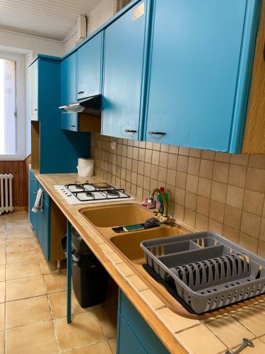 Maison de village avec grandes chambres et cuisine in Lalbenque