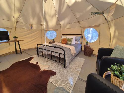 Blue Mountains Glamping Retreat in Sofala