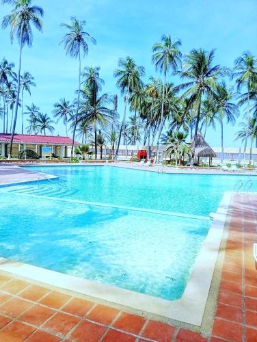 Swimming pool, On the road to happiness Tucacas, with a beach and brackish water con agua salobre in Boca de Aroa