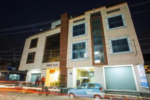 Hotel CROWN PLAZA SK in Rudrapur (Uttarakhand)