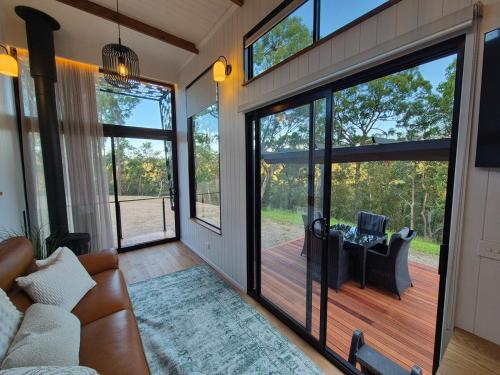 Kookaburra Retreat Tiny Home Sydney Hllls in Hawkesbury Völgy