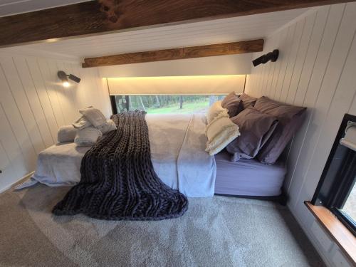Kookaburra Retreat Tiny Home Sydney Hllls in Hawkesbury Völgy
