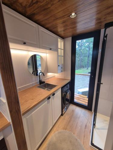Kookaburra Retreat Tiny Home Sydney Hllls in Hawkesbury Völgy