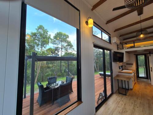 Kookaburra Retreat Tiny Home Sydney Hllls in Hawkesbury Völgy
