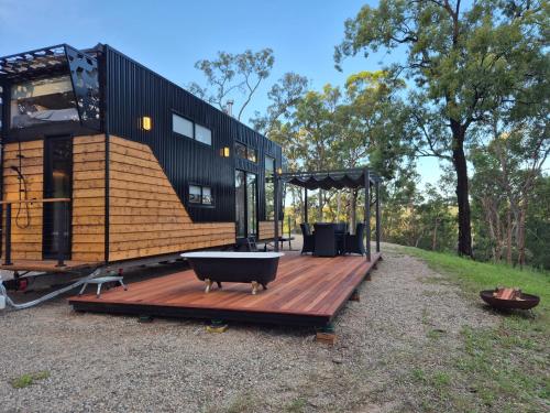 Kookaburra Retreat Tiny Home Sydney Hllls in Hawkesbury Völgy