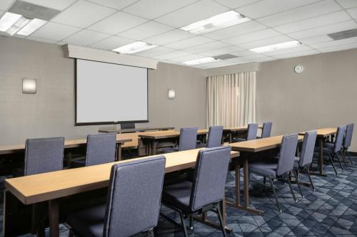 Courtyard by Marriott Albuquerque Airport - image 24