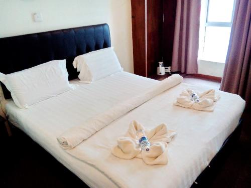 Alonto Hotel near The Parish of St Michael and All Angels