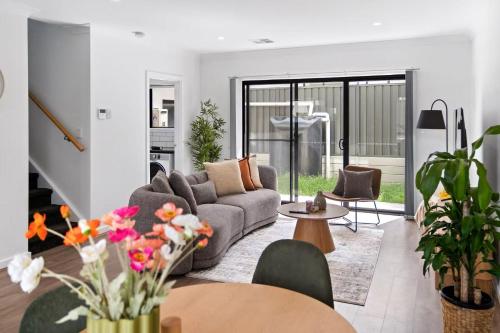 Steps to the Beach Cafes moderm stylish 3BR – khách sạn tại Bãi biển Christies