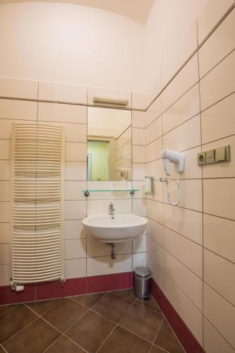 Depandance Edward Kelly Room Type - Double room with extra bed and Castle View