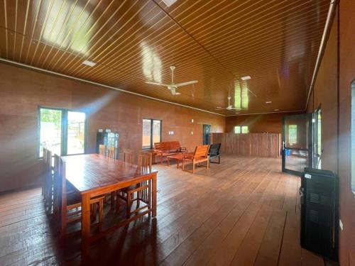 Restoran, Dico Surf Point- Surf Lodge in Simeulue in Kahat