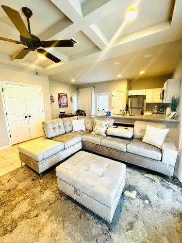 Gorgeous, Brand New 3 Bedrooms Home- Built 2024, Near SeaWorld & Lackland AFB in San Antonio, USA