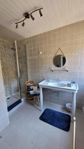 Le Manoir des Pélies, Maison d'hôtes de charme, Jacuzzi, Piscine, Rivière 4