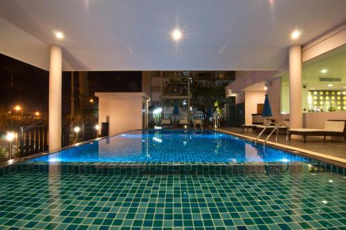 Swimming pool, Tevan Jomtien Hotel Pattaya near Boon Kanjanaraam Temple