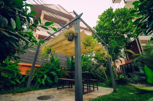 โรงแรมทีเอชบีช (TH Beach Hotel) near สถานีขนส่งหัวหิน