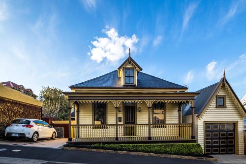 Corinda Contemporary