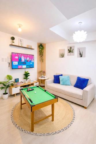 Azure Tropics near NAIA Airport with WIFI and Netflix, Manila