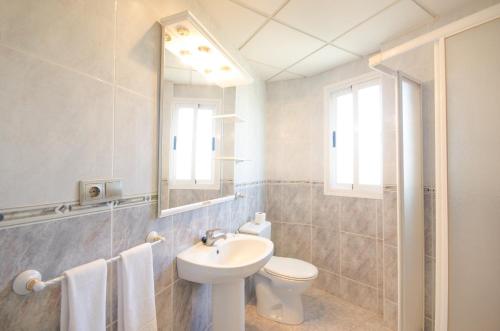 Hostal Apolo Trece - image 4