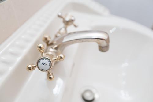 The Royal Suite II - R.Q.C. - image 3