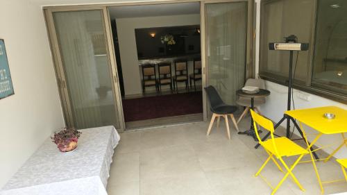 Entrance, סוויטת בונד גרנד גארדן-BOND Grand Garde Suite in Omer