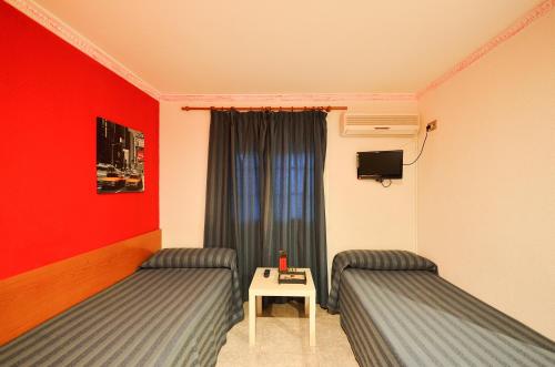 Hostal Apolo Trece - image 11