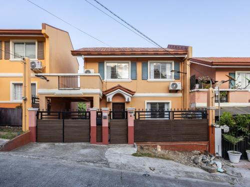 Bella Casa (3BR House at Azienda Genova) – khách sạn tại Thành phố Talisay