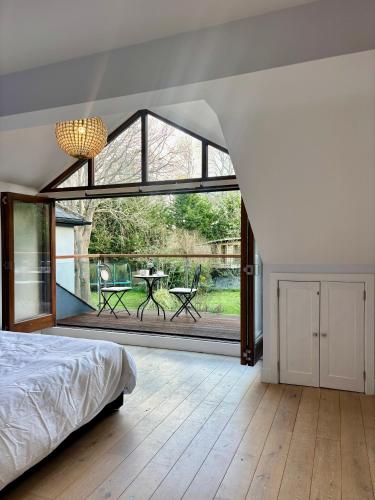 Splendid, spacious 7 Bedroom holiday home with Hot Tub - Isle of Wight in Wootton Bridge