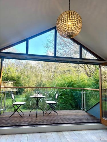 Splendid, spacious 7 Bedroom holiday home with Hot Tub - Isle of Wight in Wootton Bridge