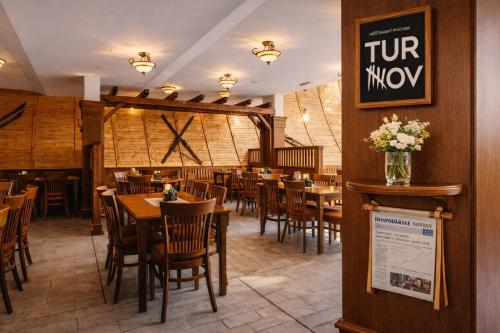 餐廳, Hotel Obří Sud Javorník (Hotel Obri Sud Javornik) in 斯莫諾維察