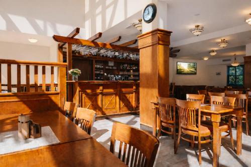 餐廳, Hotel Obří Sud Javorník (Hotel Obri Sud Javornik) in 斯莫諾維察