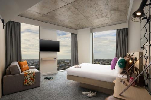 Moxy Dublin Docklands - image 5