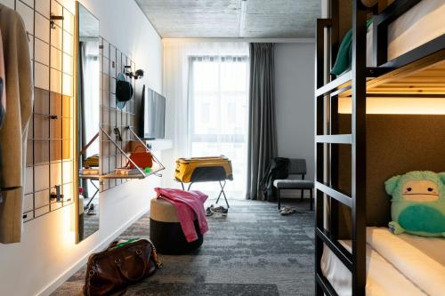 room detail thumbnail 1