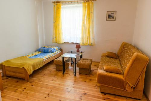 2 twin beds, 2 sofa beds