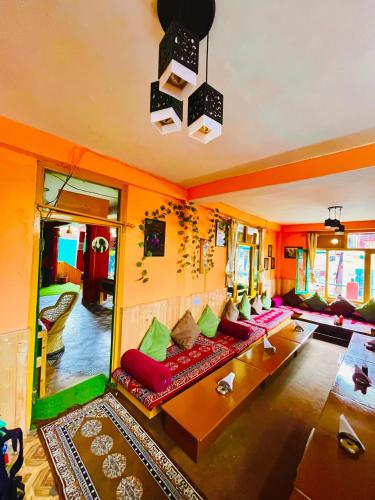 Non Stop Cafe Hostel & Stay photo 5
