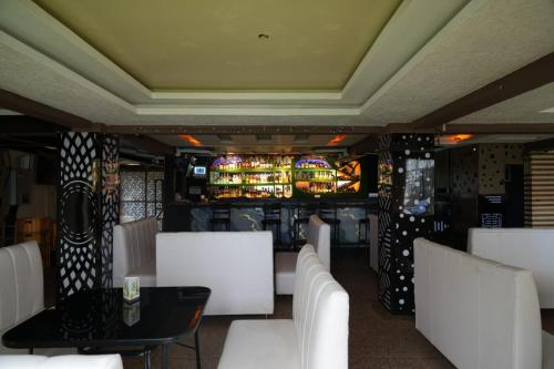 derby place lounge in Karatina