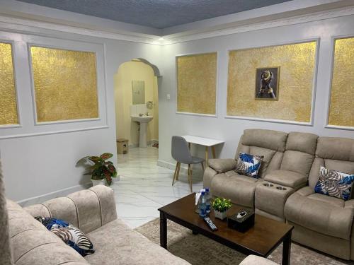 derby place lounge in Karatina