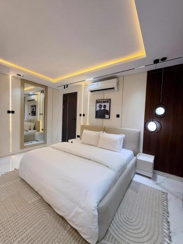 Mex cozy 1 bed at Lekki phase1 - image 3