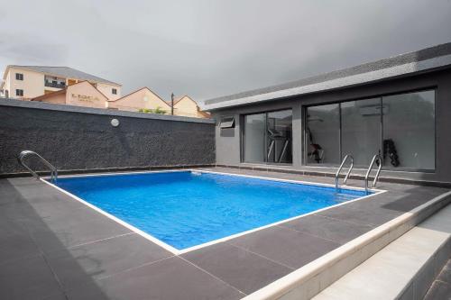 Mex cozy 1 bed at Lekki phase1 - image 5