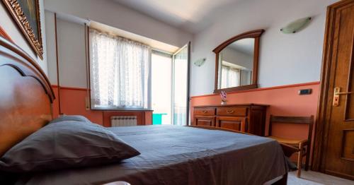 1 king bed, 1 sofa bed