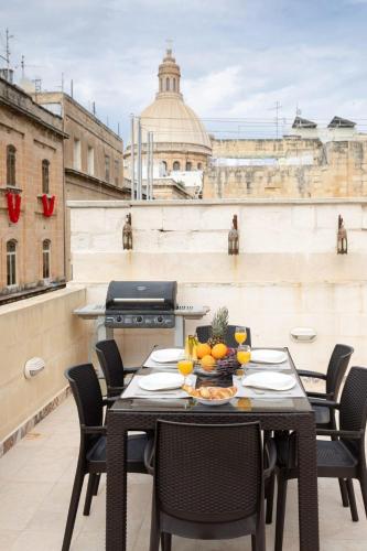 BnBNova - Historic Valletta Penthouse - image 5