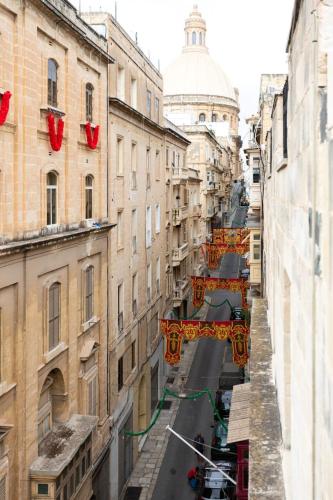 BnBNova - Historic Valletta Penthouse - image 3