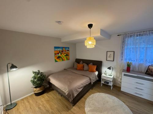 Schöne Wohnung mit eigenem Eingang Souterrain (Schone Wohnung mit eigenem Eingang Souterrain) in Walldorf