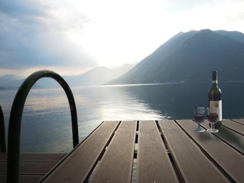 Charming house with private dock on Lake Como III