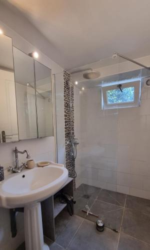 Charmant appartement au vieux village proche Paris in Saint-Prix (Ile-de-France)