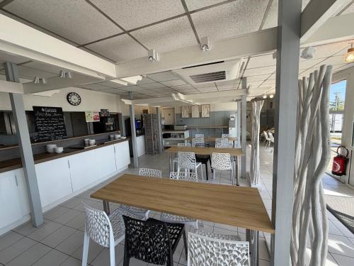 Ресторан, Brit Hotel Macon Nord Autoroute du Soleil in Сан-Альбен