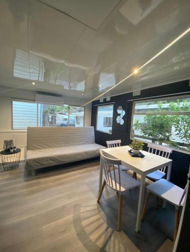 Mobil-home dans un camping calme et familial chez César