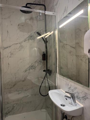HABITACION CENTRAL CON WIFI Room Type - Standard Double Room