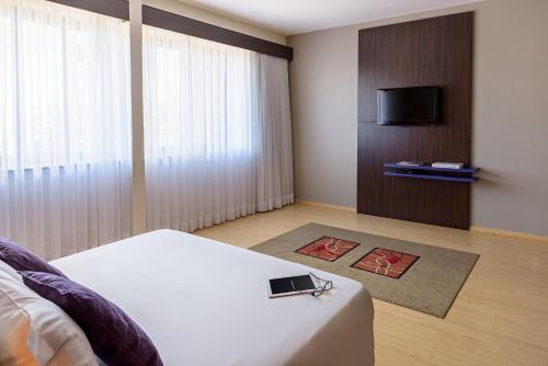 Mercure Joinville Prinz Mercure Prinz Joinville is perfectly located for both business and leisure guests in Joinville. The property has everything you need for a comfortable stay. Service-minded staff will welcome and guide