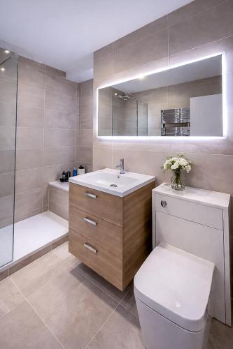New Royal Mile Apartment with Balcony and Stunning Views Top Floor No Lift in Royal Mile