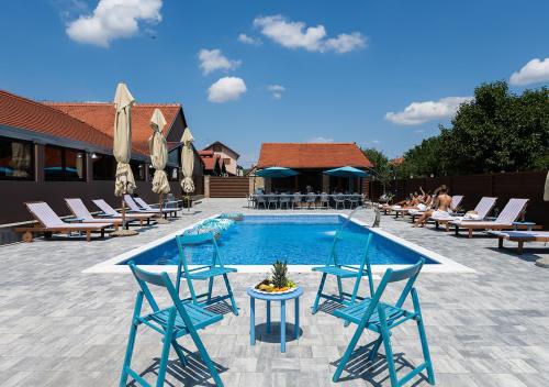 สระว่ายน้ำ, Apartments Ivica i Marica in คารานัค