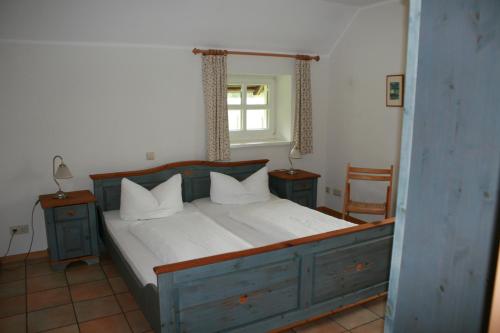 2 bedrooms, 3 beds